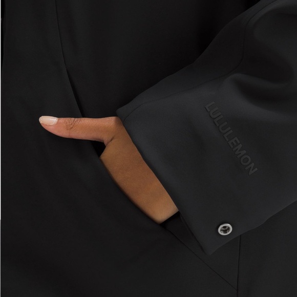 NWT Lululemon RepelShell Cinch-Back Rain Jacket - Picture 5 of 8